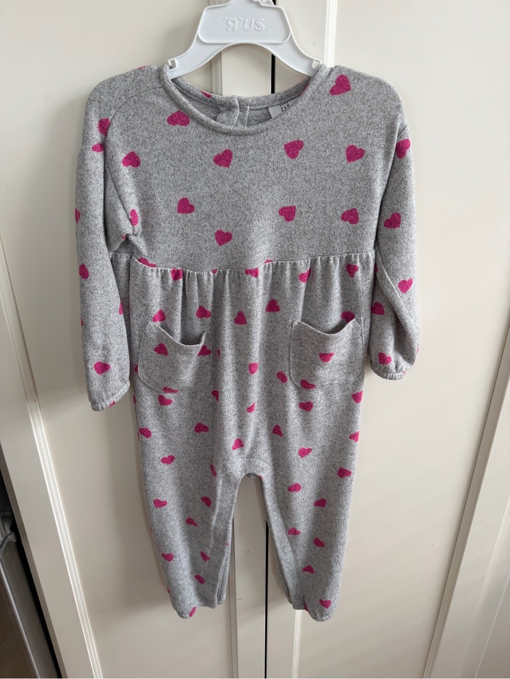 GAP 18-24m Gray Romper with Pink Heart Print
